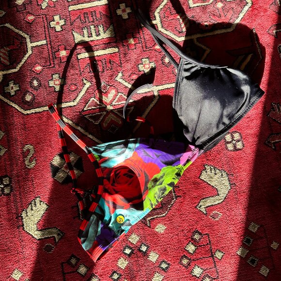 *Volcom Black and Floral Bikini Top - Picture 1 of 6